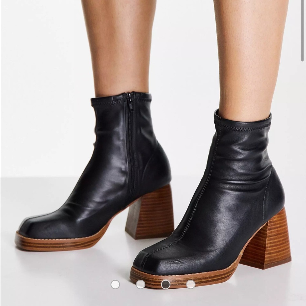 NEVER WORN BLACK HIGH HEELED BOOTS
